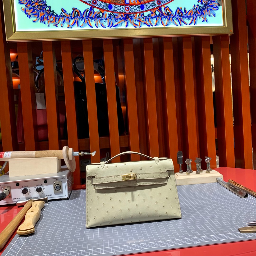 Hermes Minikelly Pochette22cm 爱马仕羊毛白鸵鸟皮迷你凯莉包 金扣