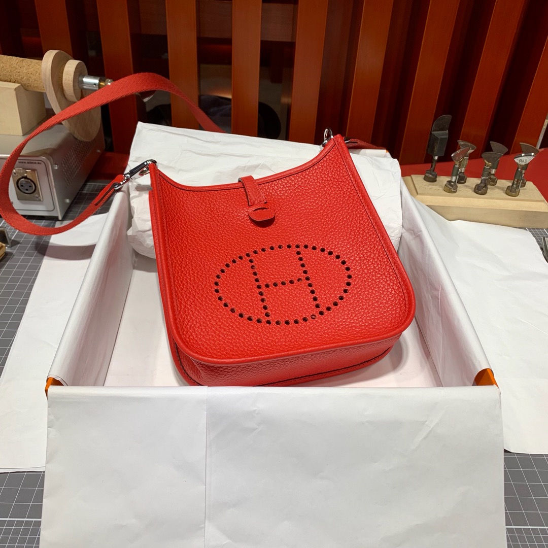 现货 Hermes Mini Evelyne17CM 爱马仕浅大红TC牛皮伊芙林包 银扣