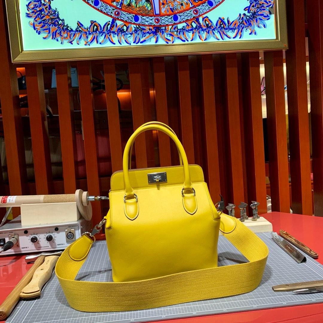 Hermes女包批发 爱马仕琥珀黄进口Swift皮toolbox20cm牛奶包 银扣