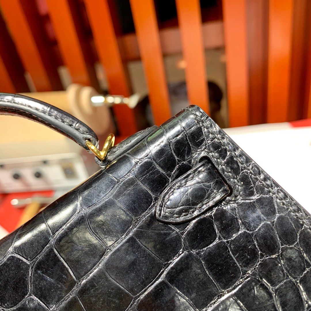 现货 Hermes Minikelly19CM 爱马仕亮光鳄鱼皮迷你凯莉包2代 黑色 金扣