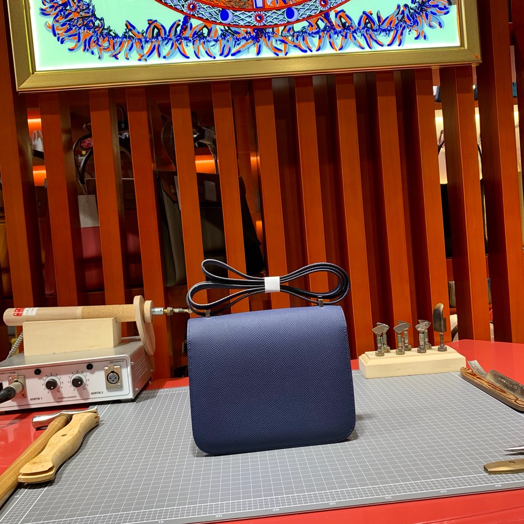 爱马仕康斯坦包尺寸 Hermes Constance19CM 宝石蓝Epsom皮 银扣