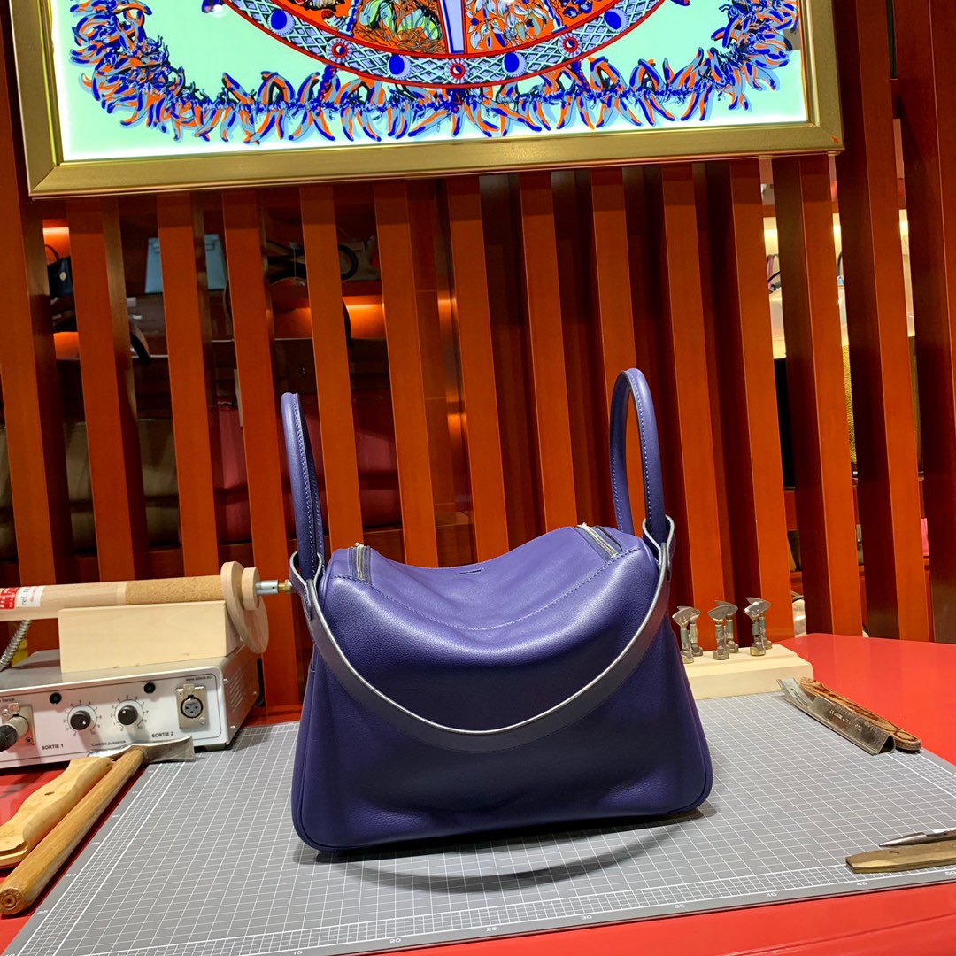 爱马仕琳迪包尺寸 Hermes Lindy26CM M3水墨蓝原厂Swift皮 金银扣