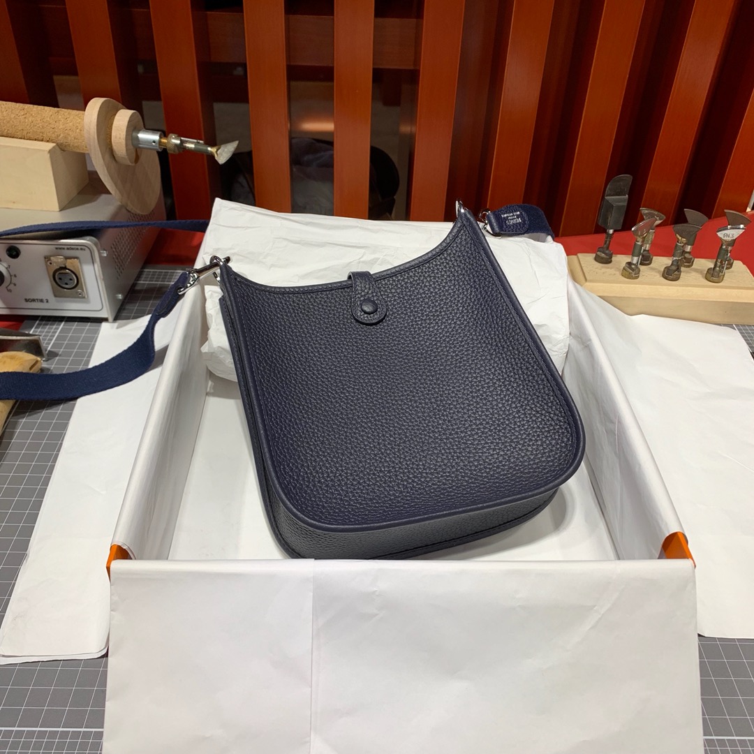Hermes Mini Evelyne17CM 爱马仕午夜蓝TC牛皮伊芙林包斜挎女包 银扣