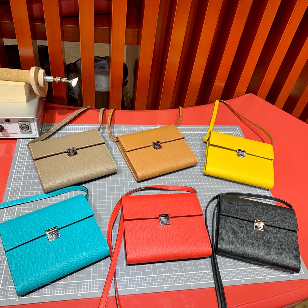 爱马仕包包价格 Hermes Clic16CM S5心红色Epsom皮单肩斜挎包 银扣
