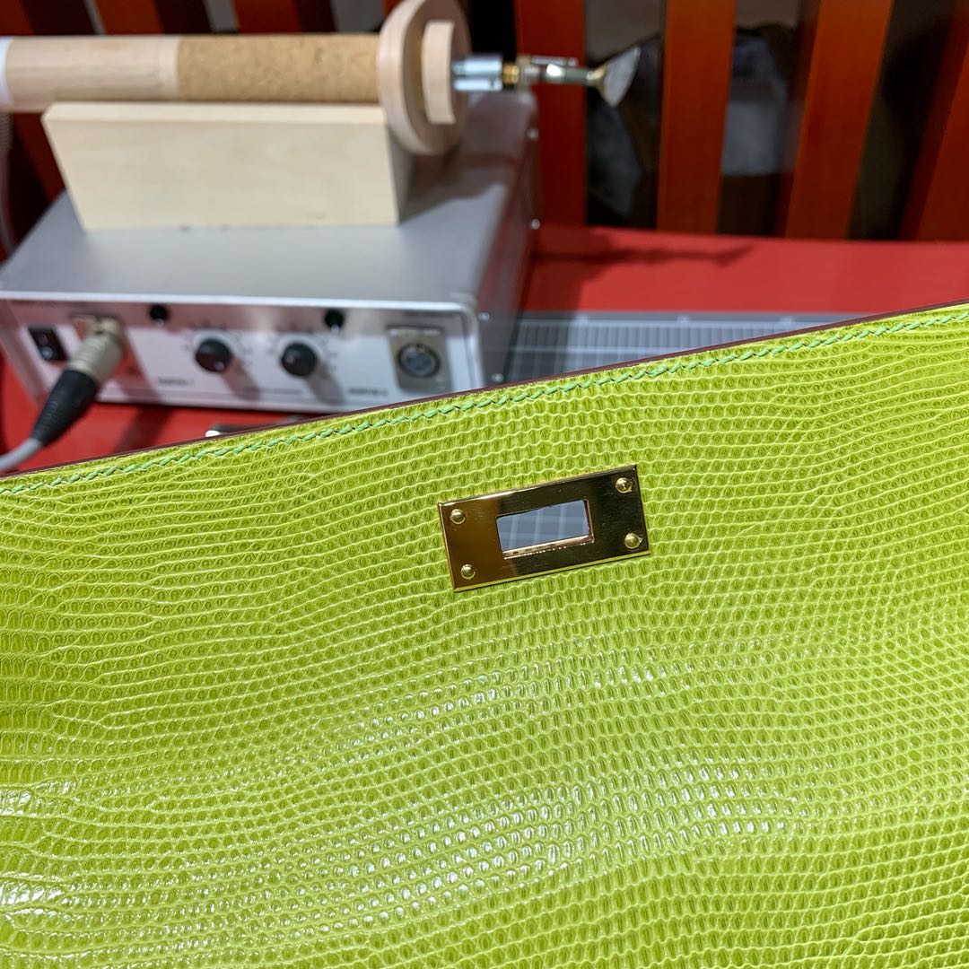 爱马仕女包批发 Hermes Kelly28cm 浅绿色进口蜥蜴皮凯莉包 金扣
