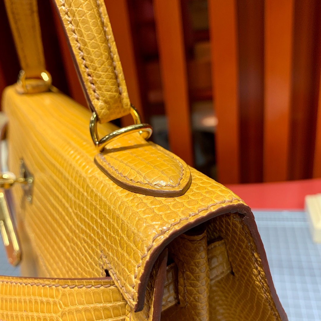 Hermes包包官网 爱马仕姜黄色顶级蜥蜴皮凯莉包Kelly28CM 金扣