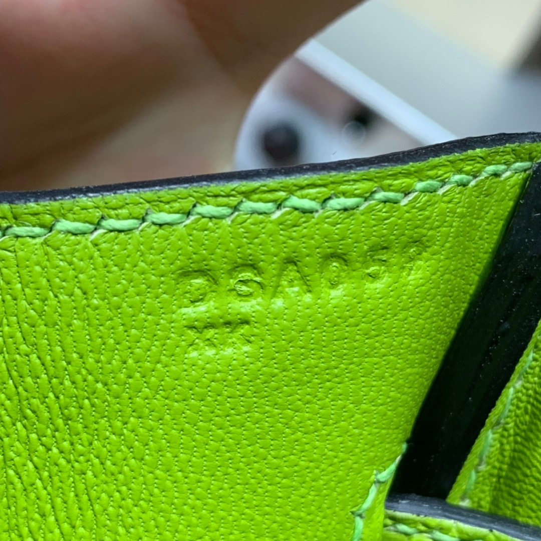 现货 Hermes Birkin30cm 爱马仕浅绿色进口蜥蜴皮铂金包 银扣