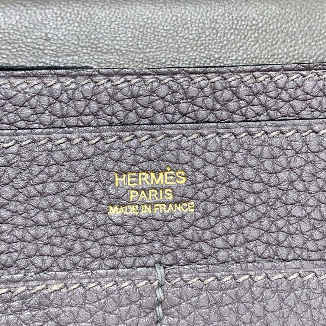 爱马仕手包批发 Hermes荔枝纹牛皮Dogon护照本钱夹 铁灰色 金扣