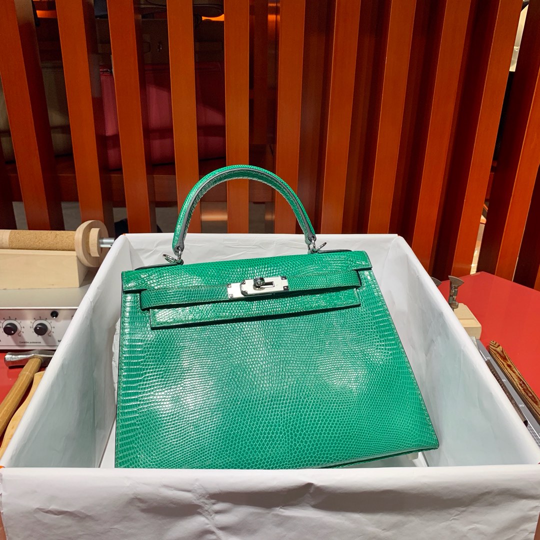 现货 Hermes Kelly28cm 爱马仕草绿色进口蜥蜴皮凯莉包 银扣