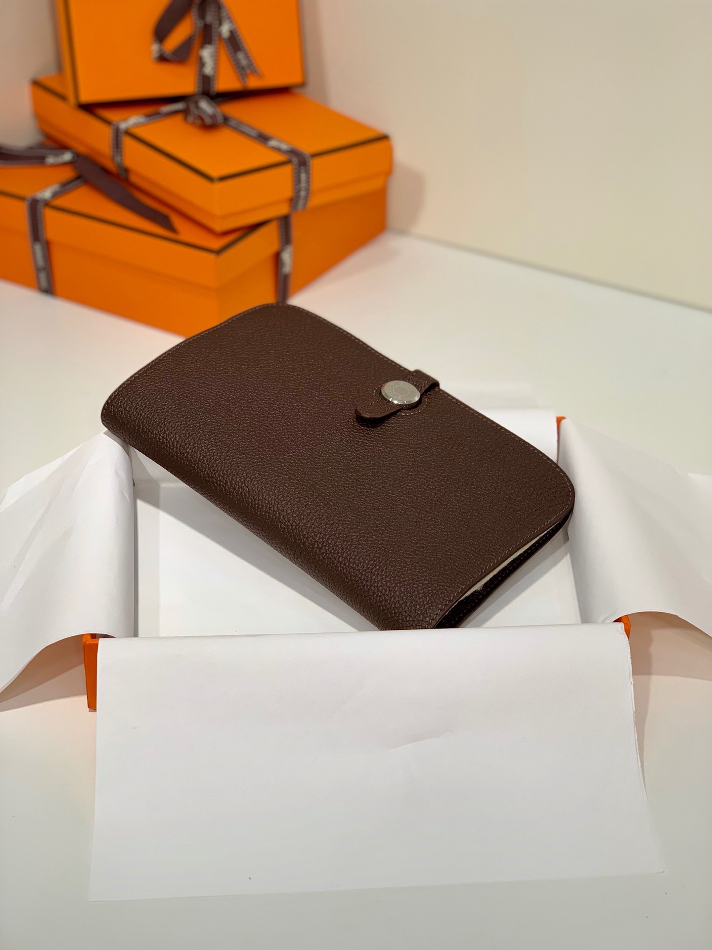 现货 爱马仕手包价格 Hermes Dogon护照本深啡色Togo皮 银扣