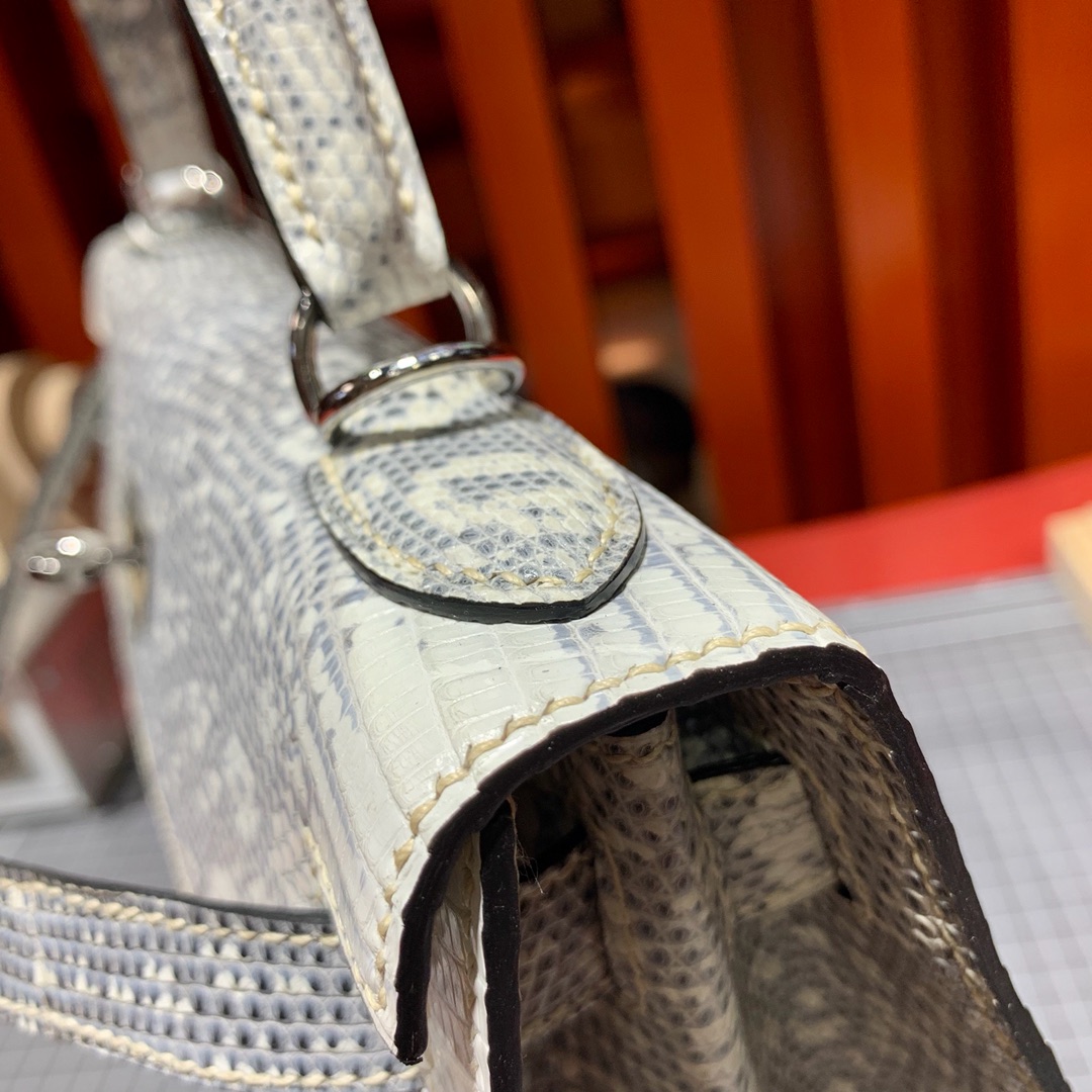 爱马仕包包批发 Hermes Kelly28CM 自然色顶级蜥蜴皮凯莉包 银扣
