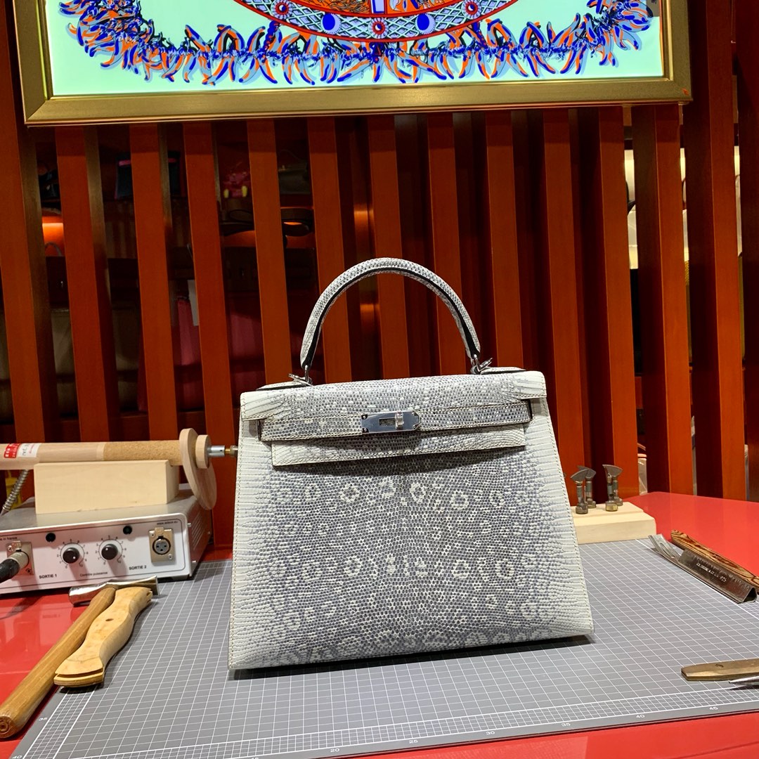 爱马仕包包批发 Hermes Kelly28CM 自然色顶级蜥蜴皮凯莉包 银扣