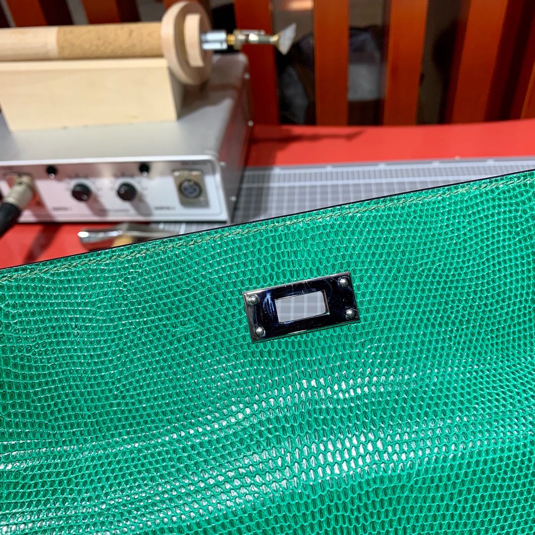 现货 Hermes Kelly28cm 爱马仕草绿色进口蜥蜴皮凯莉包 银扣