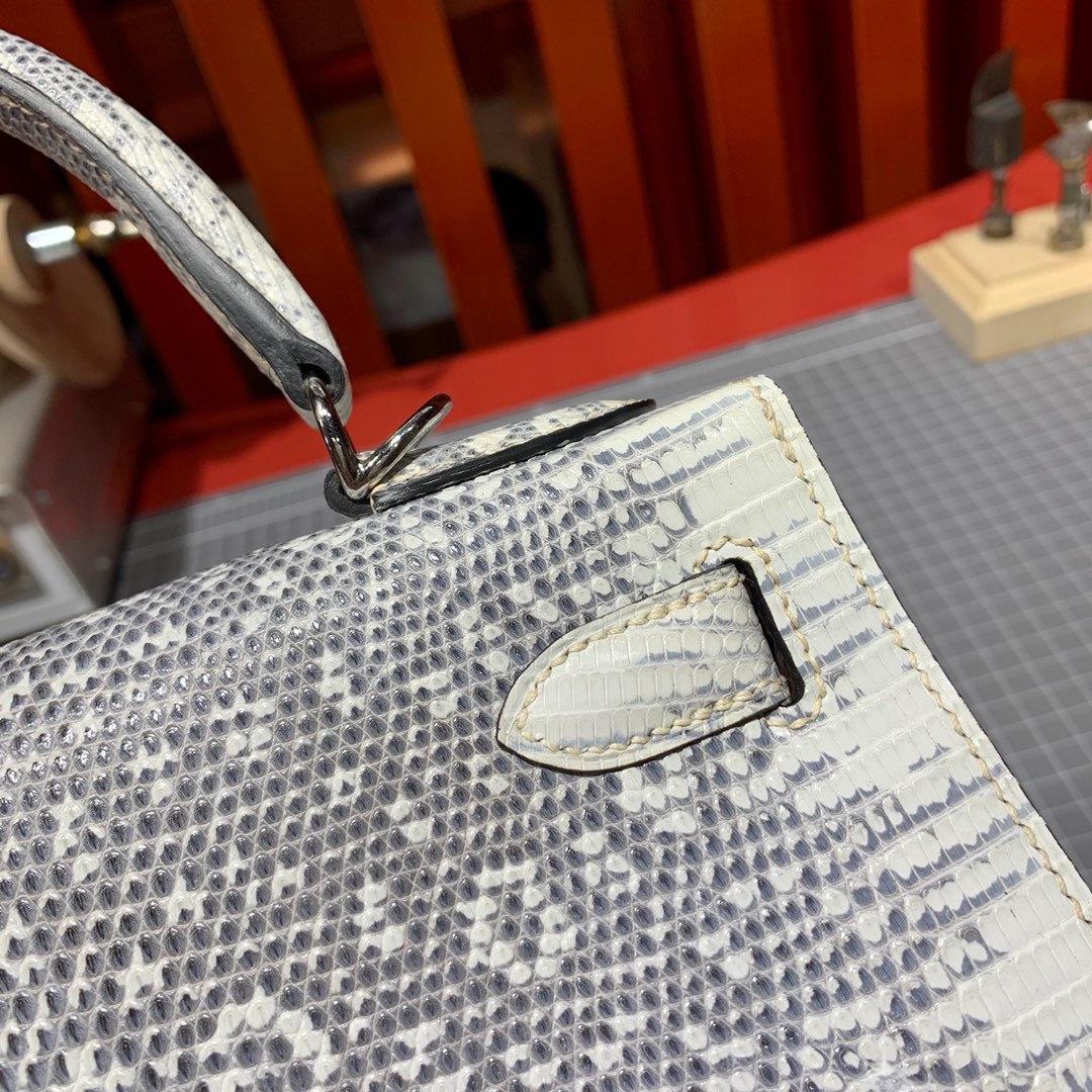 爱马仕包包批发 Hermes Kelly28CM 自然色顶级蜥蜴皮凯莉包 银扣