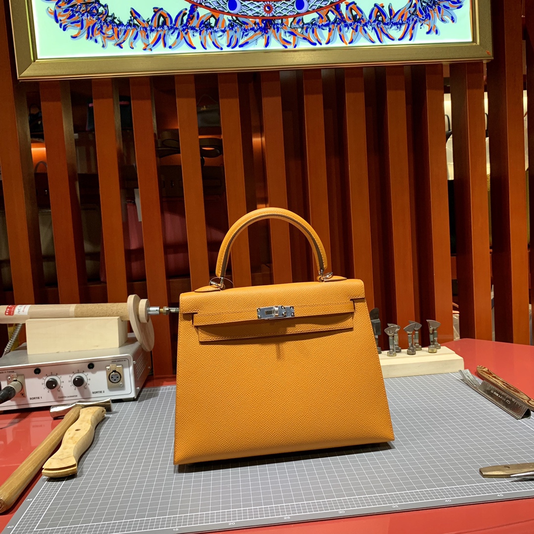 现货 Hermes Kelly25CM 爱马仕i9杏黄色Epsom皮凯莉包 金银扣