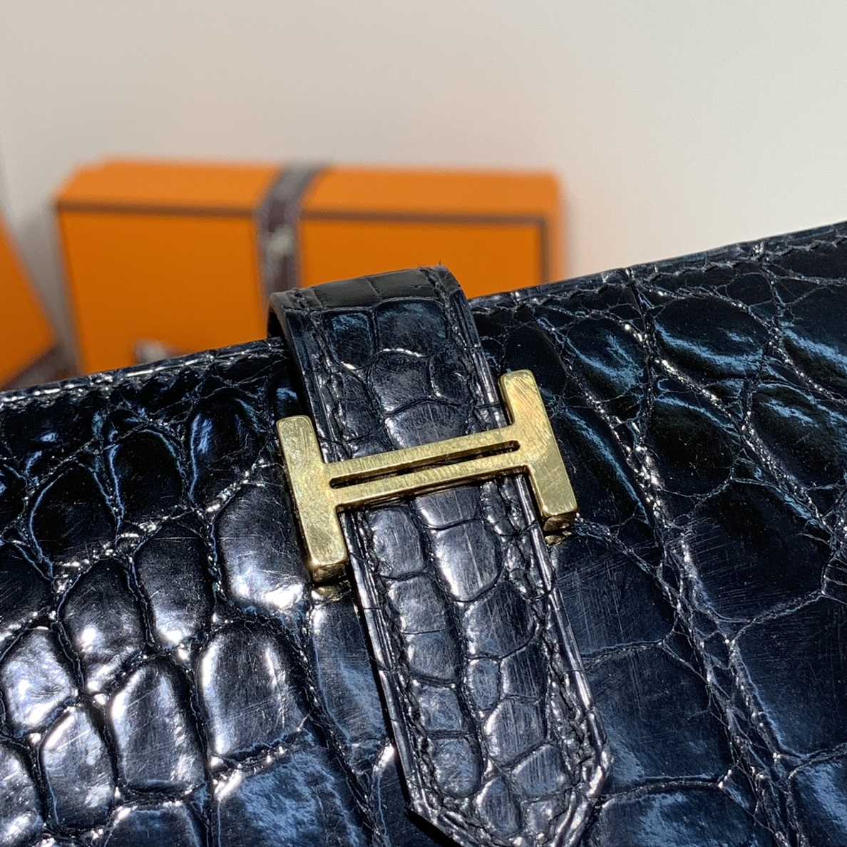 现货 Hermes Bearn Wallet 爱马仕黑色亮面鳄鱼皮短款钱包卡包