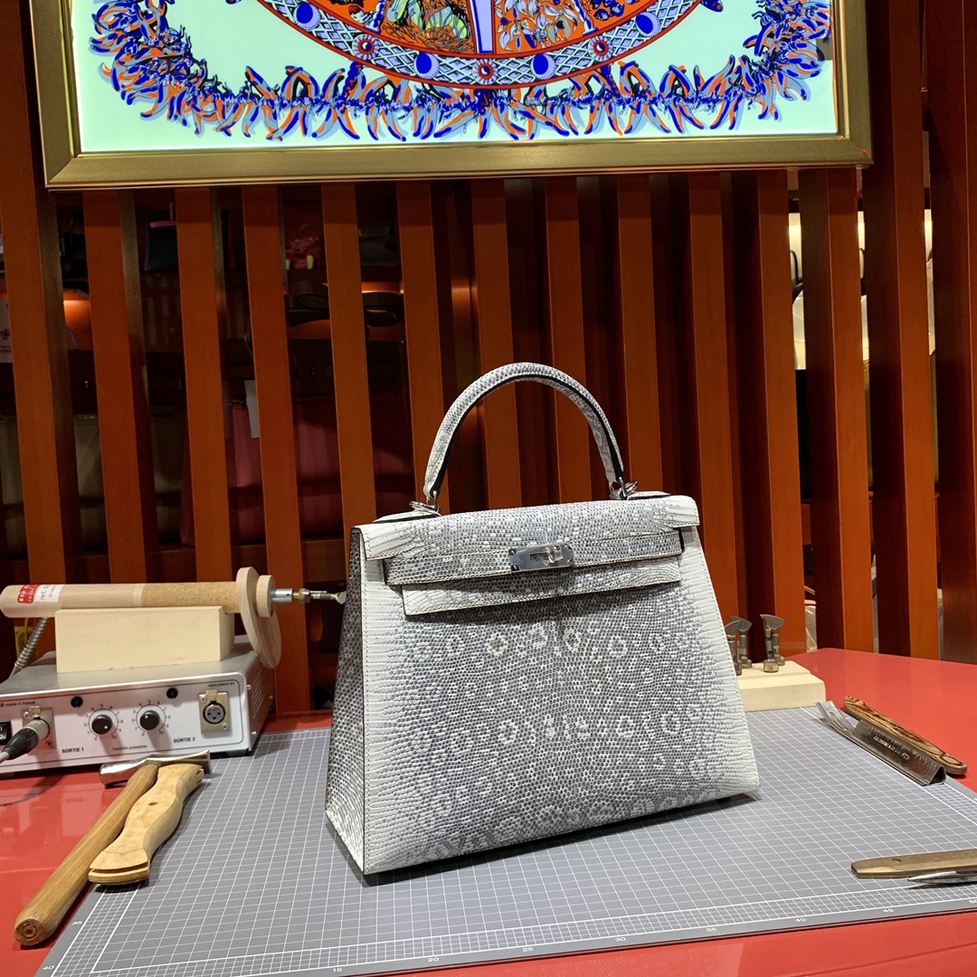 爱马仕包包批发 Hermes Kelly28CM 自然色顶级蜥蜴皮凯莉包 银扣