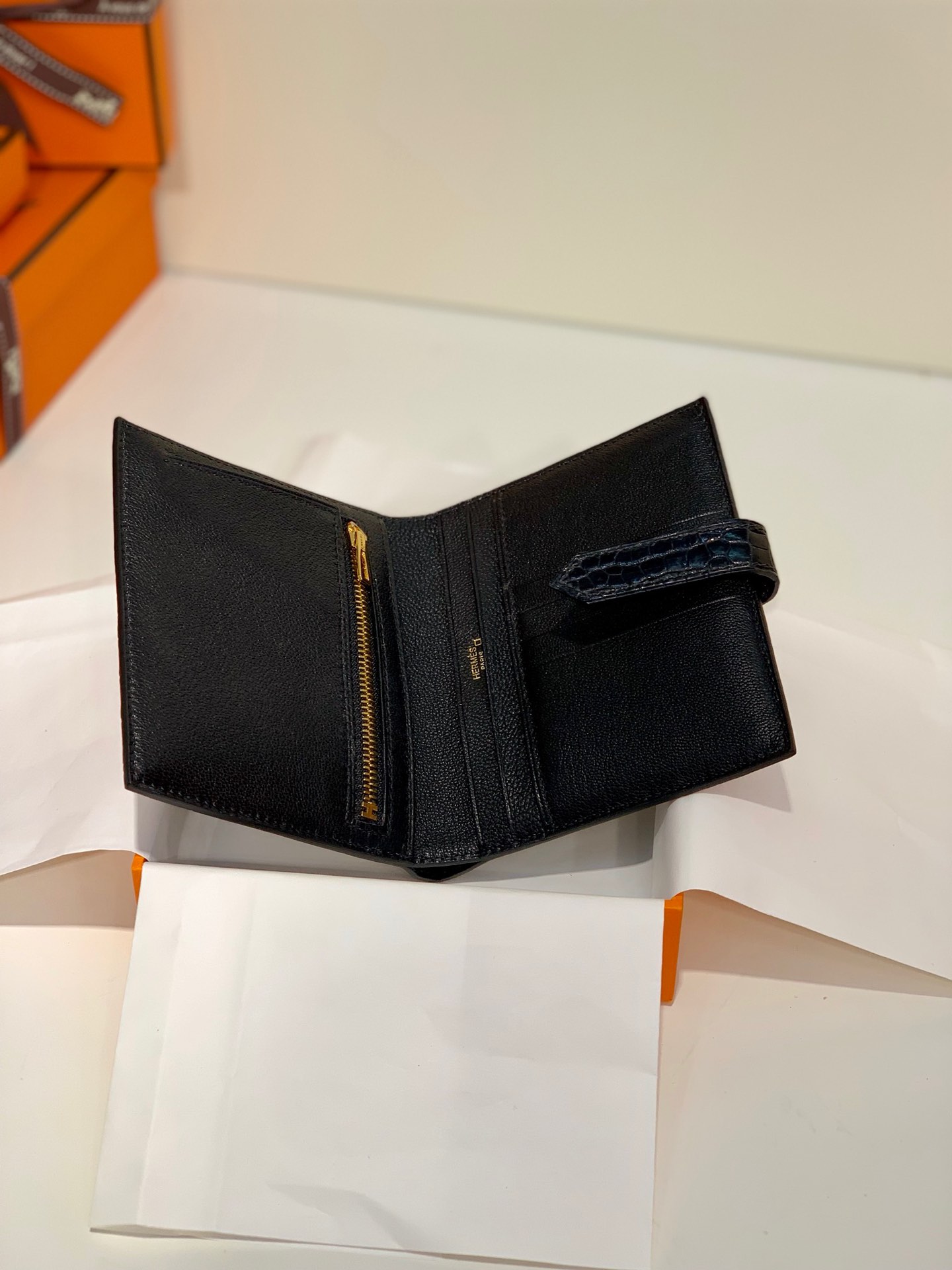 现货 Hermes Bearn Wallet 爱马仕黑色亮面鳄鱼皮短款钱包卡包