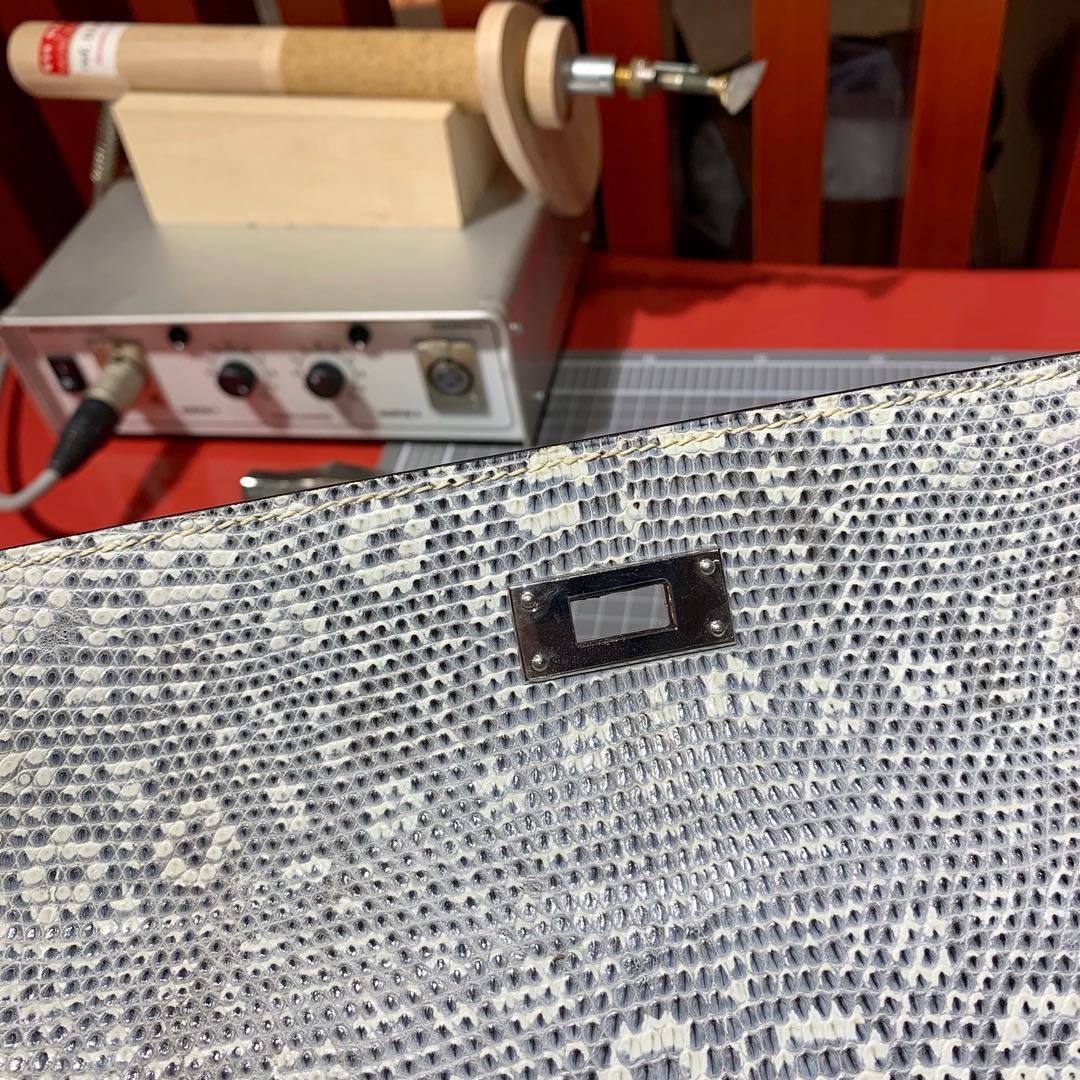 爱马仕包包批发 Hermes Kelly28CM 自然色顶级蜥蜴皮凯莉包 银扣