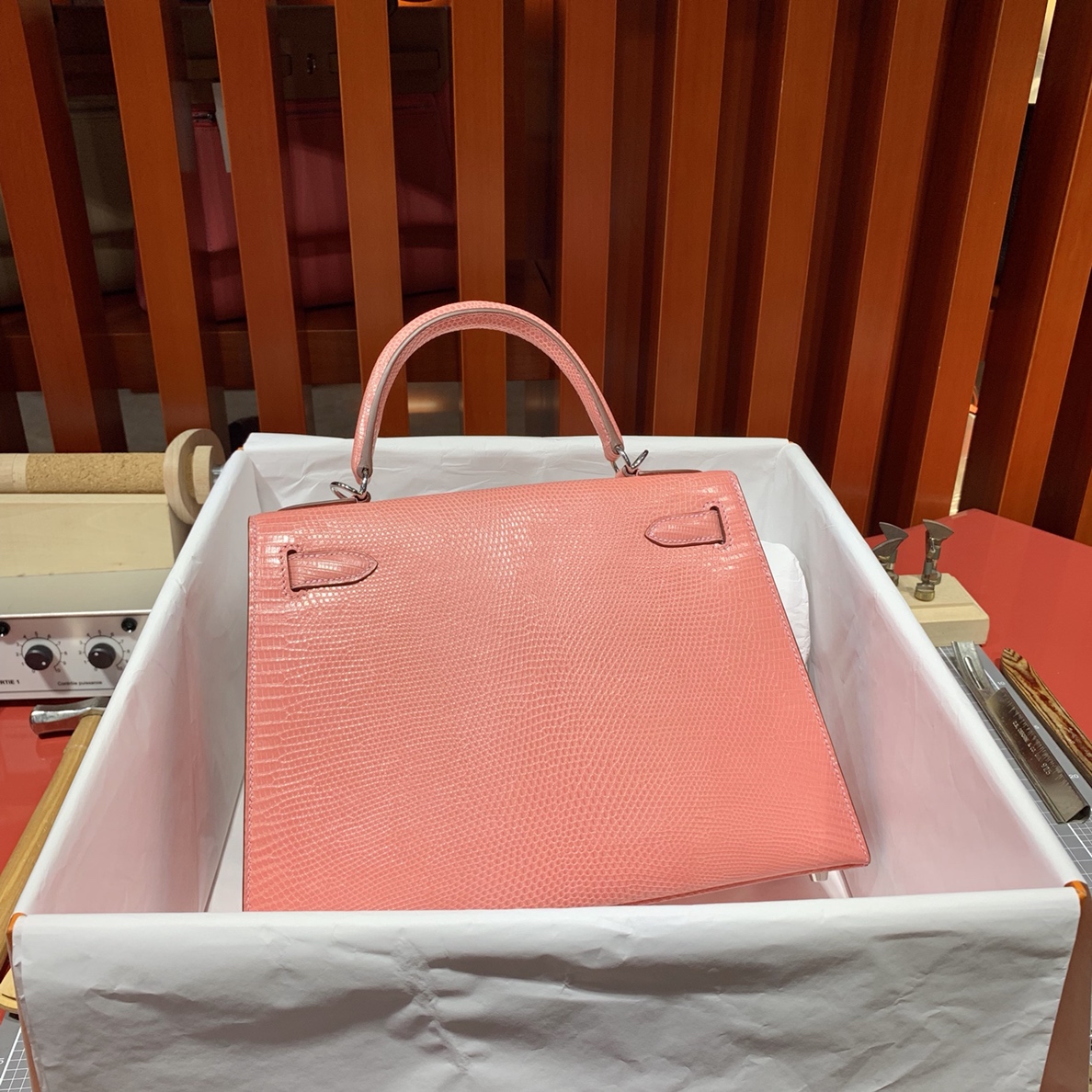 爱马仕蜥蜴皮凯莉包 Hermes Kelly28CM 奶昔粉进口蜥蜴皮 银扣