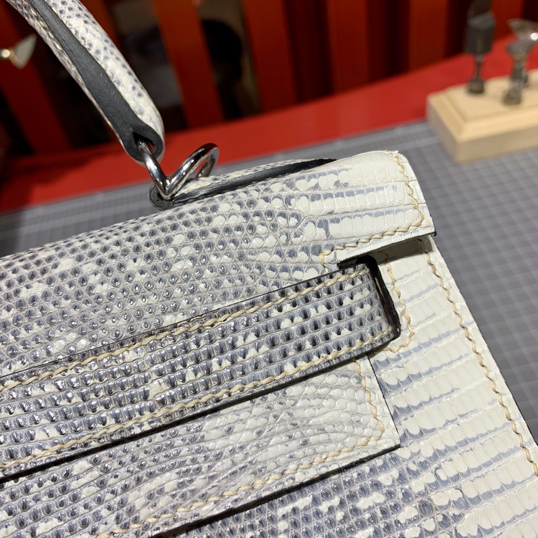 爱马仕包包批发 Hermes Kelly28CM 自然色顶级蜥蜴皮凯莉包 银扣