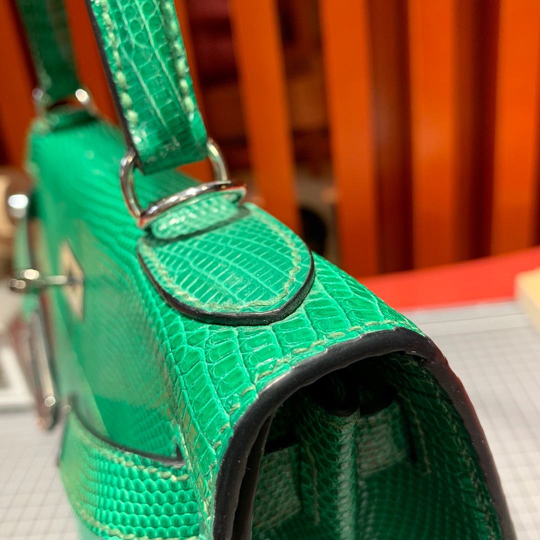 现货 Hermes Kelly28cm 爱马仕草绿色进口蜥蜴皮凯莉包 银扣