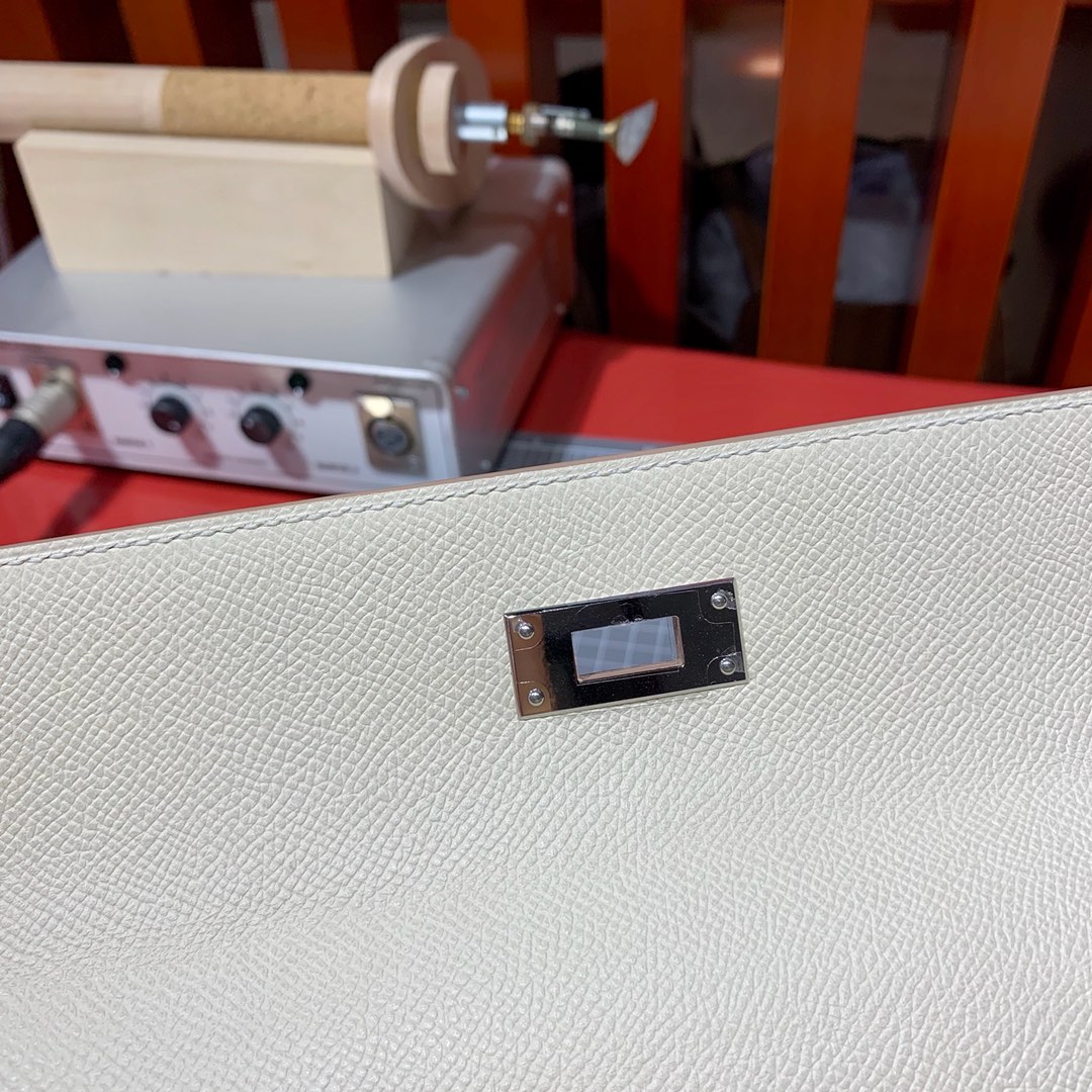 爱马仕凯莉包尺寸 Hermes Kelly25cm CC10奶昔白Epsom皮 金银扣