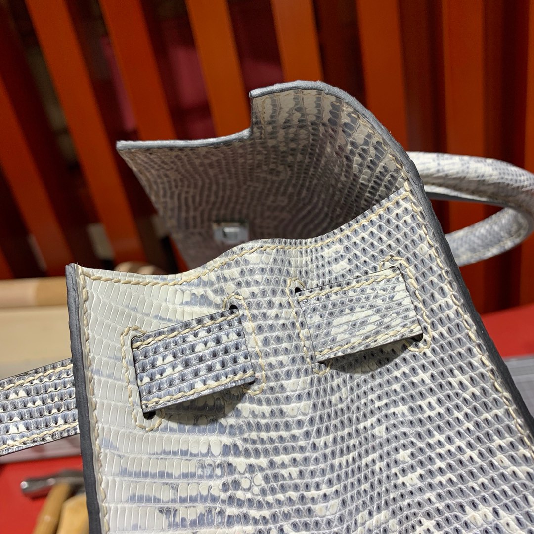 爱马仕包包批发 Hermes Kelly28CM 自然色顶级蜥蜴皮凯莉包 银扣