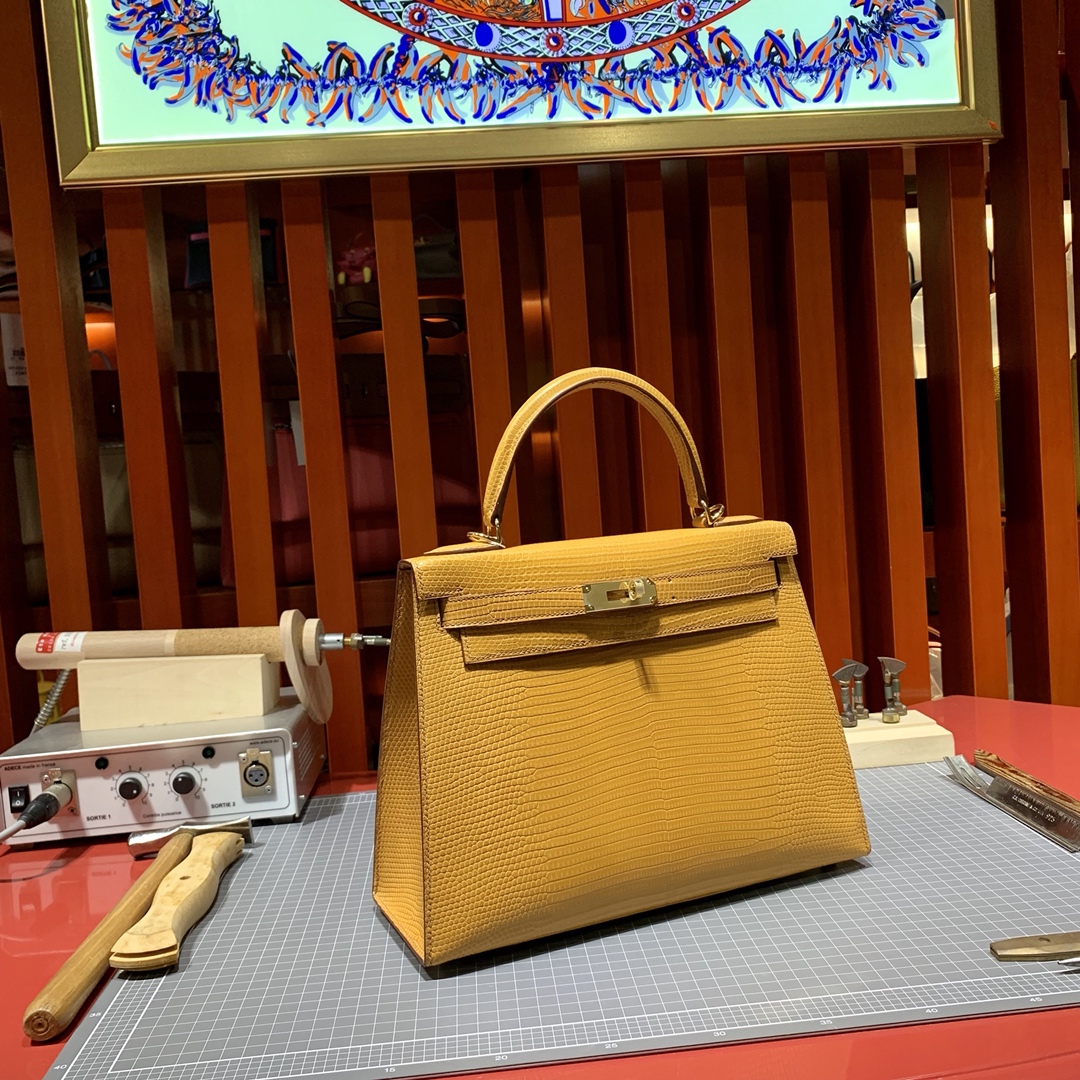 Hermes包包官网 爱马仕姜黄色顶级蜥蜴皮凯莉包Kelly28CM 金扣