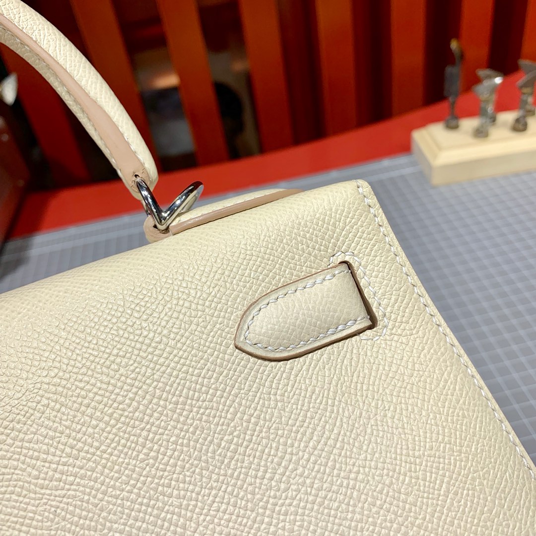 爱马仕凯莉包尺寸 Hermes Kelly25cm CC10奶昔白Epsom皮 金银扣