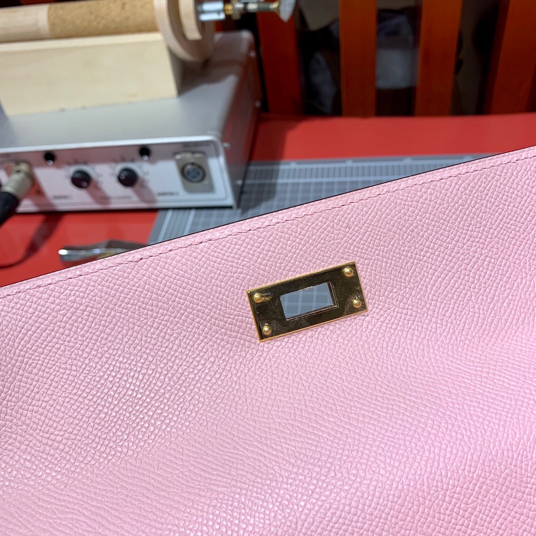 Hermes Kelly28CM 爱马仕3Q芭比粉掌纹牛皮外缝凯莉包 金扣