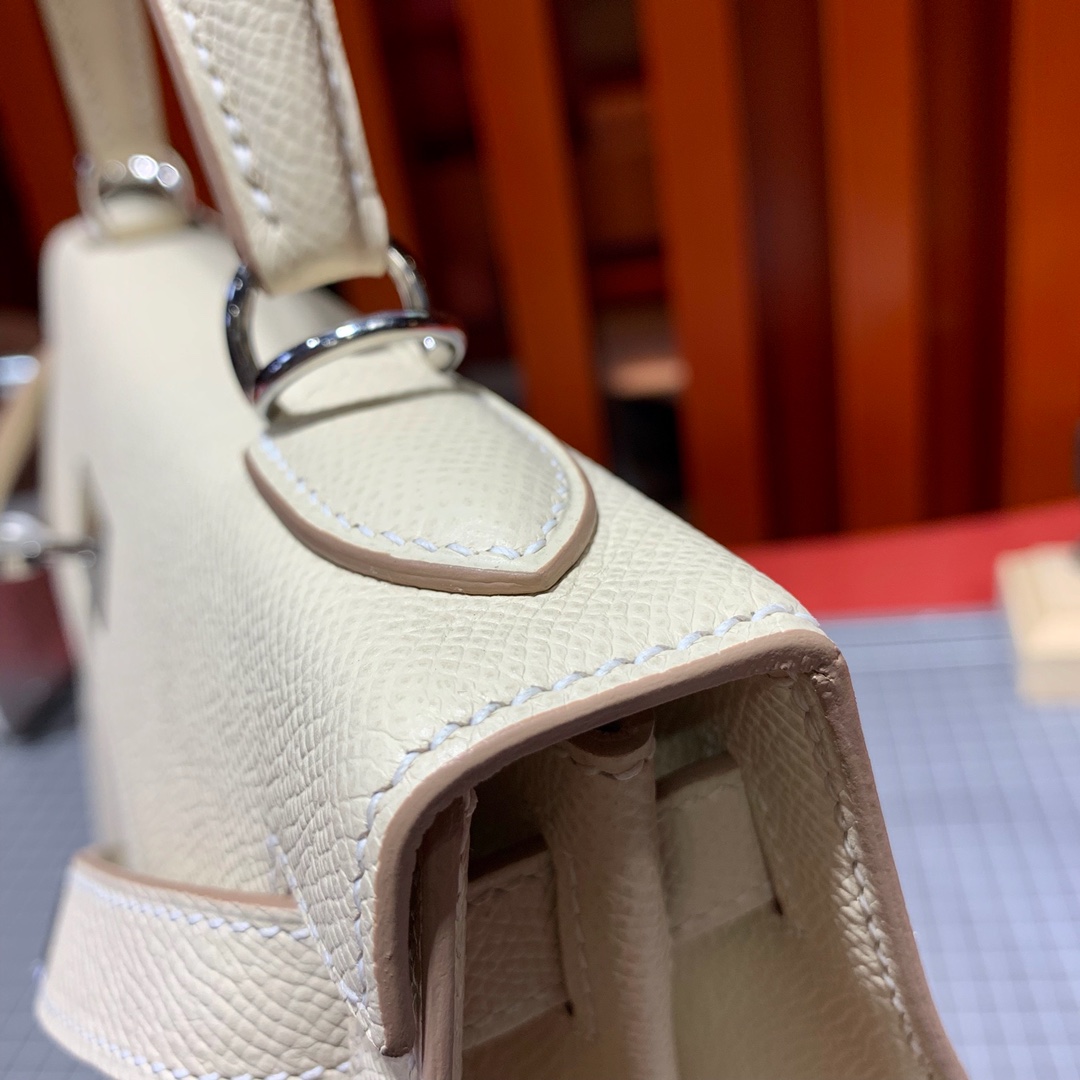 爱马仕凯莉包尺寸 Hermes Kelly25cm CC10奶昔白Epsom皮 金银扣