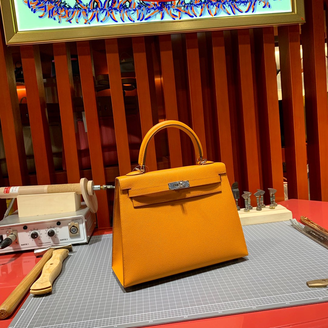 现货 Hermes Kelly25CM 爱马仕i9杏黄色Epsom皮凯莉包 金银扣
