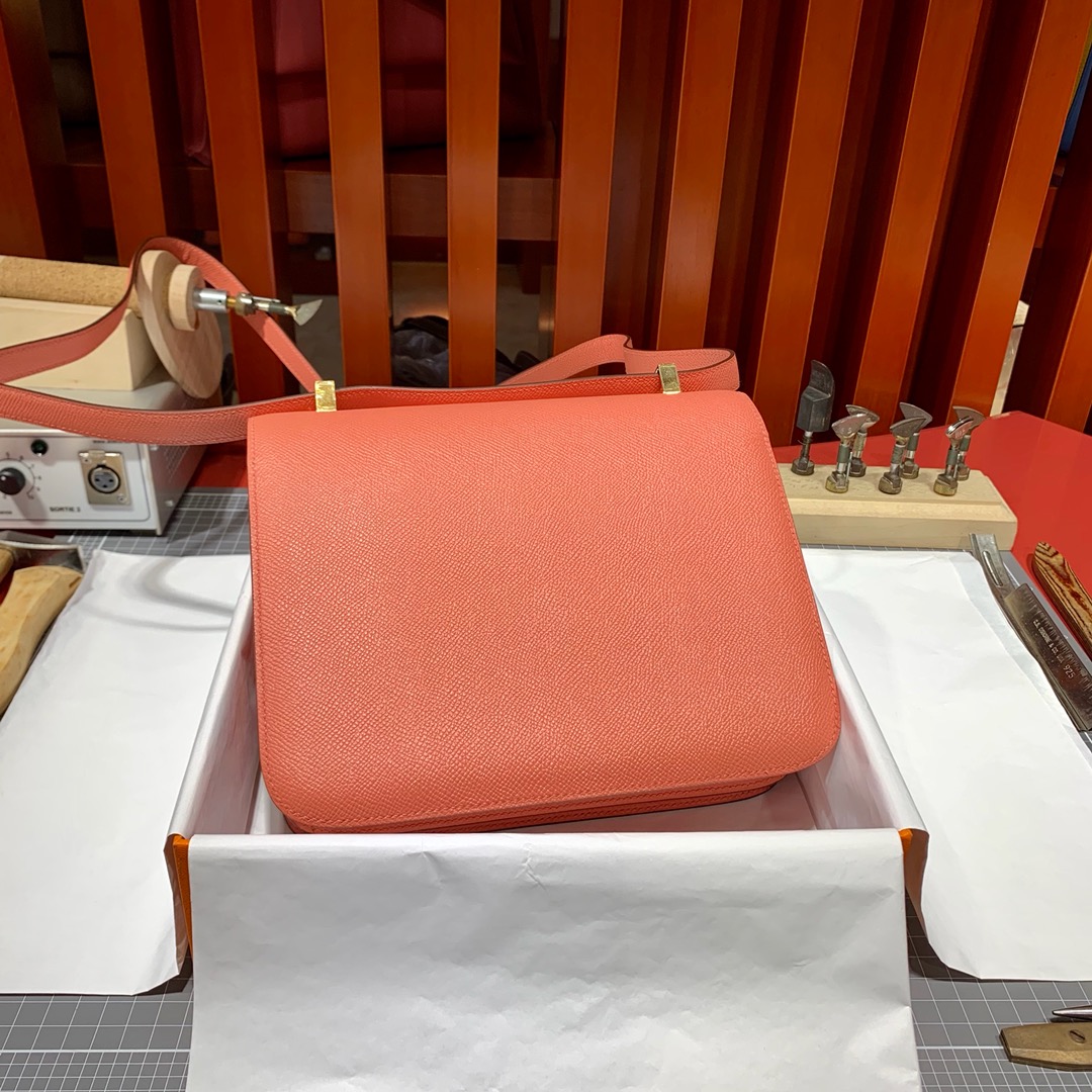现货 Hermes Constance24CM 爱马仕龙虾粉Epsom皮康斯坦包 金扣