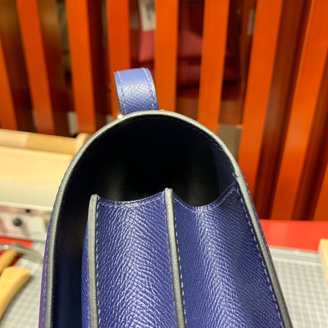 现货 Hermes包包批发 爱马仕宝石蓝掌纹牛皮康斯坦包Constance24CM 银扣