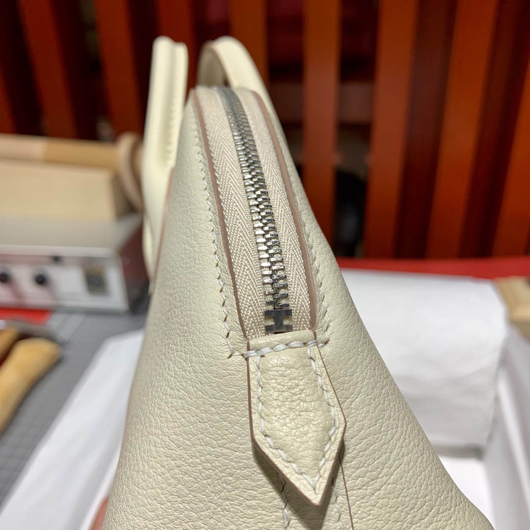 爱马仕保龄球包价格 Hermes进口山羊皮Mini Bolide18CM 奶昔白 银扣
