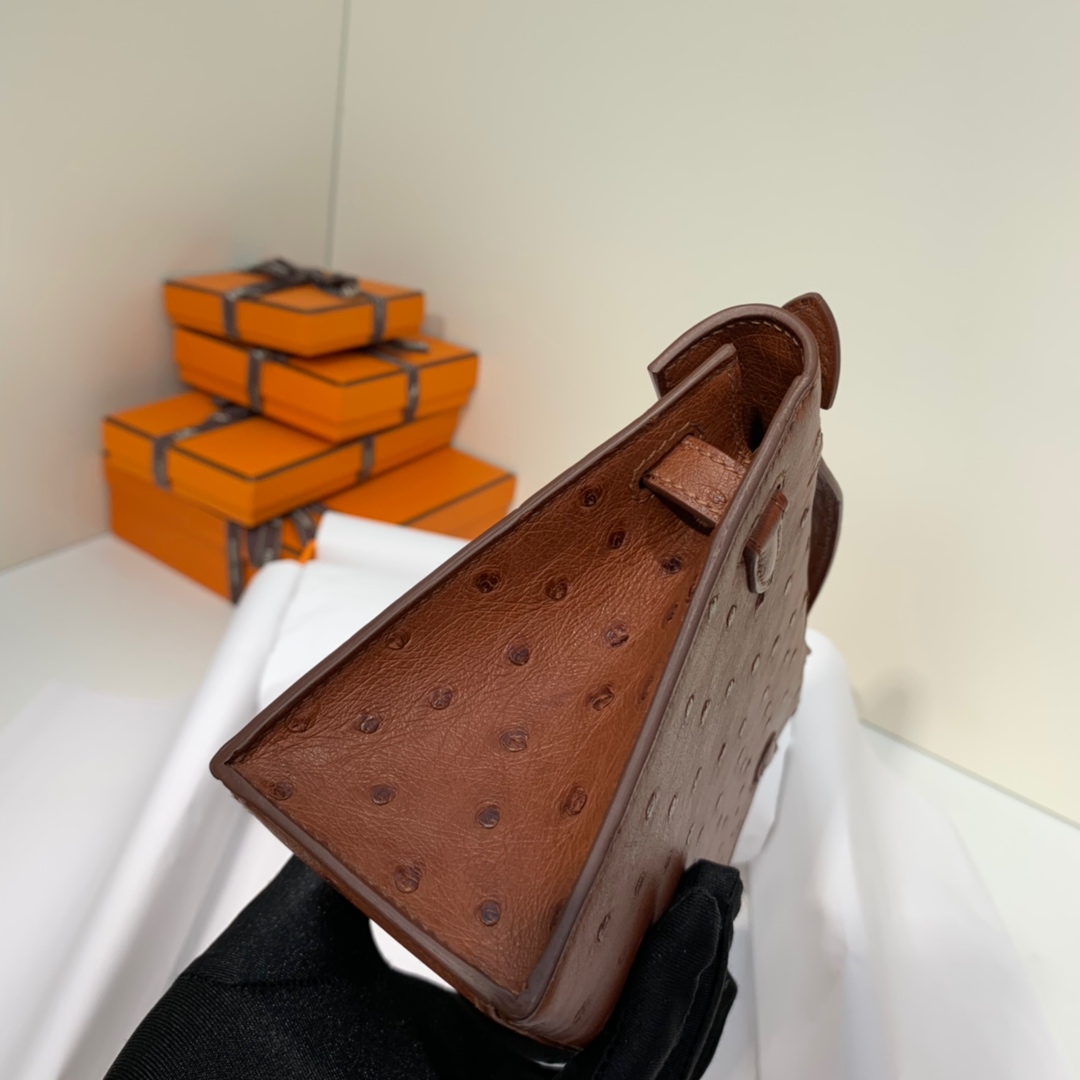 爱马仕包包官网 Hermes Minikelly22CM 进口鸵鸟皮迷你凯莉包 古铜色 金扣