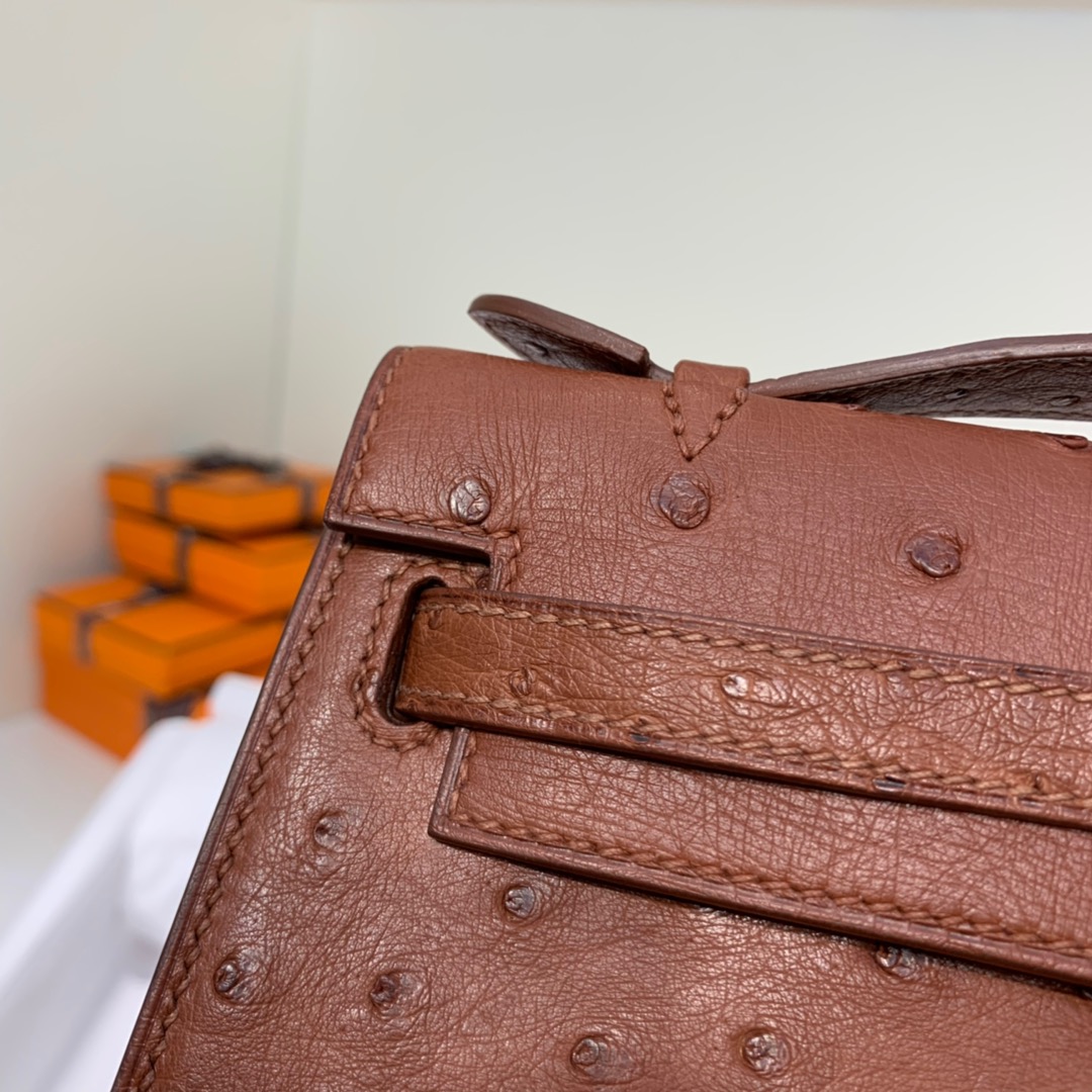 爱马仕包包官网 Hermes Minikelly22CM 进口鸵鸟皮迷你凯莉包 古铜色 金扣