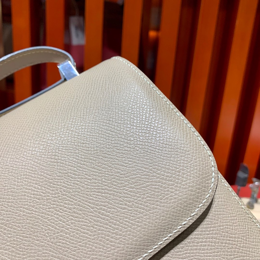 爱马仕空姐包批发 Hermes Constance24CM 浅灰色掌纹牛皮 银扣