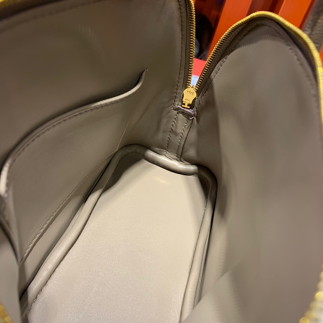 Hermes包包货源 爱马仕大象灰山羊皮迷你保龄球包Mini Bolide18CM 本色线 金扣