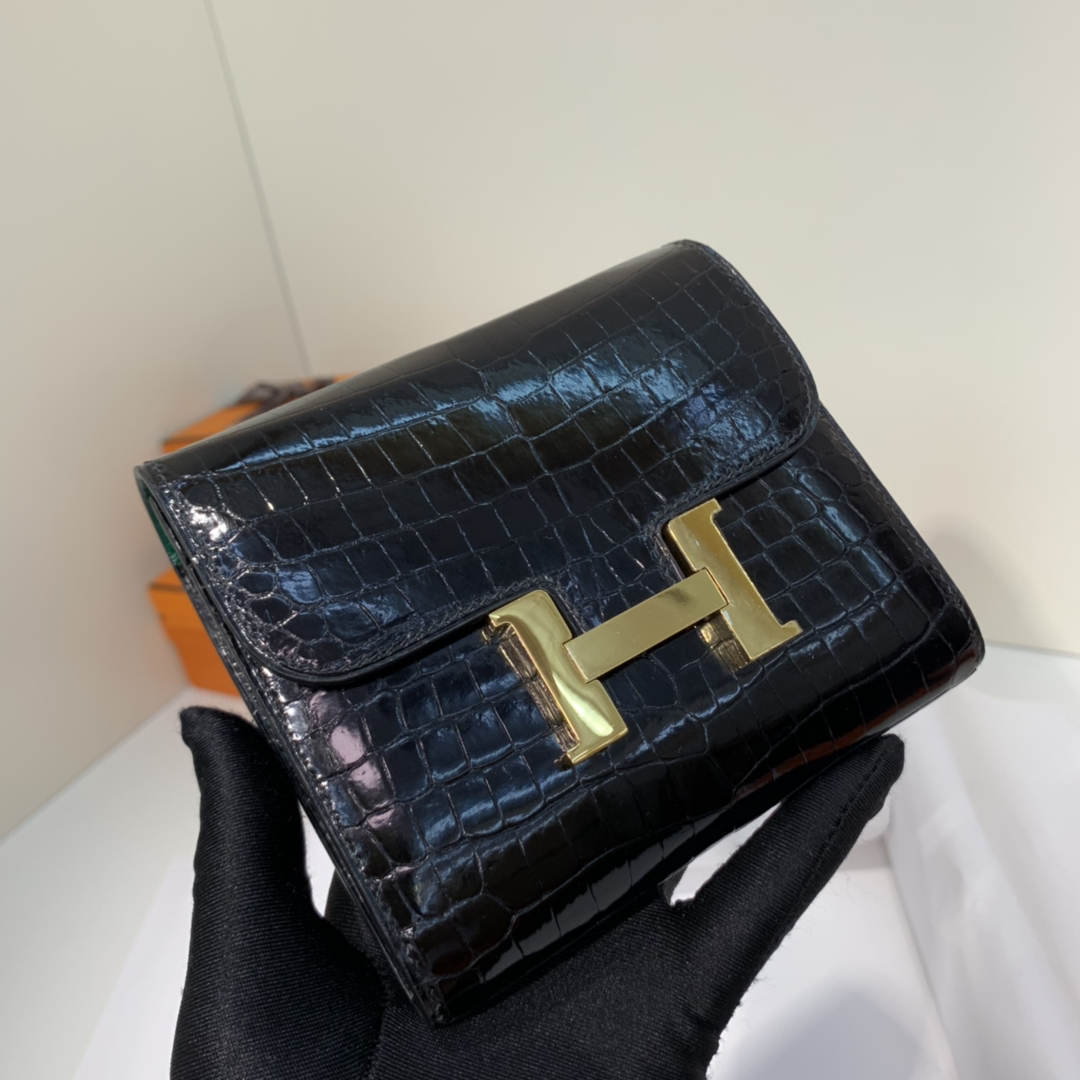 爱马仕钱夹价格 Hermes黑色内拼孔雀绿亮光鳄鱼皮H扣短款钱包 金扣