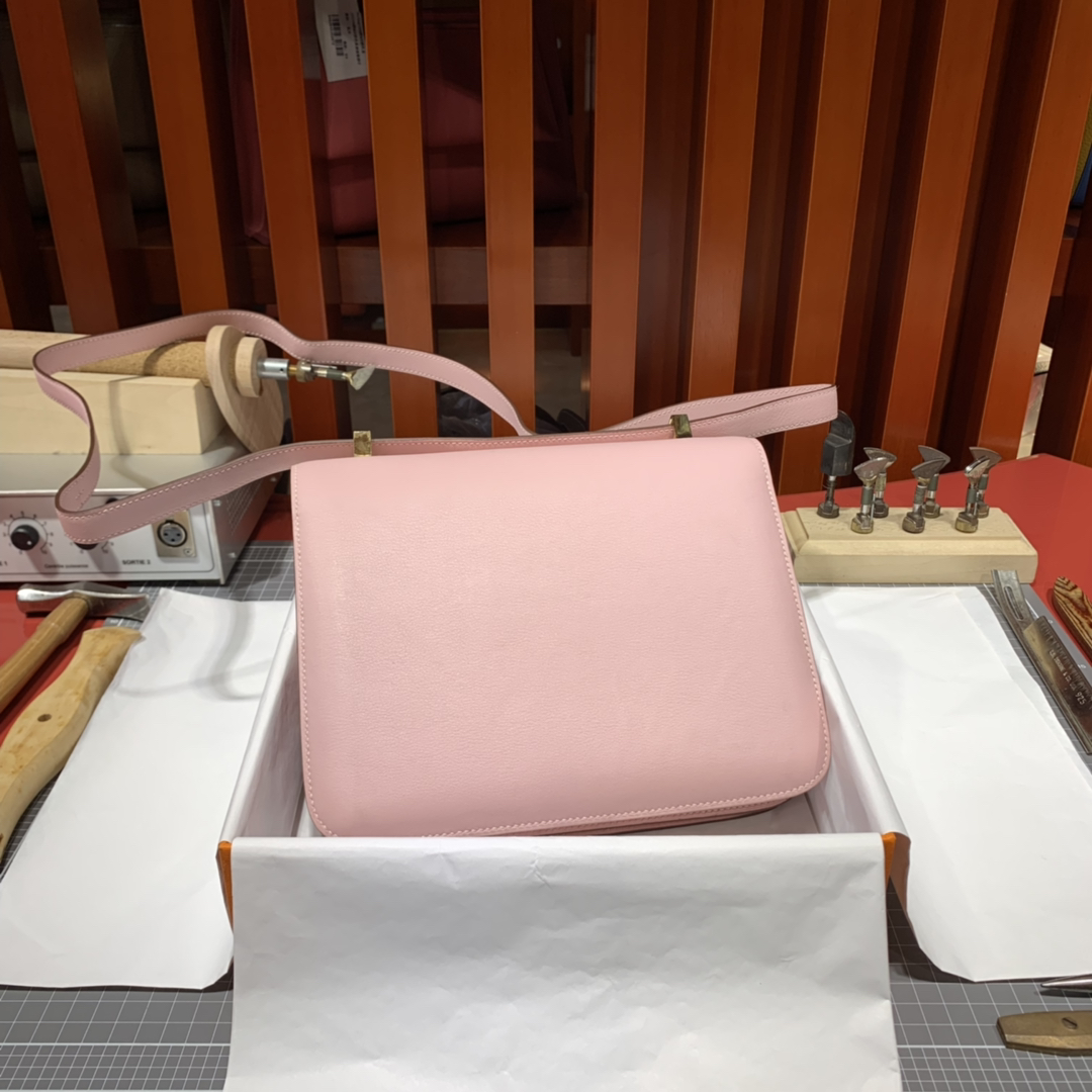 爱马仕空姐包价格 Hermes3Q粉色Swift牛皮Constance24CM斜挎女包 银扣
