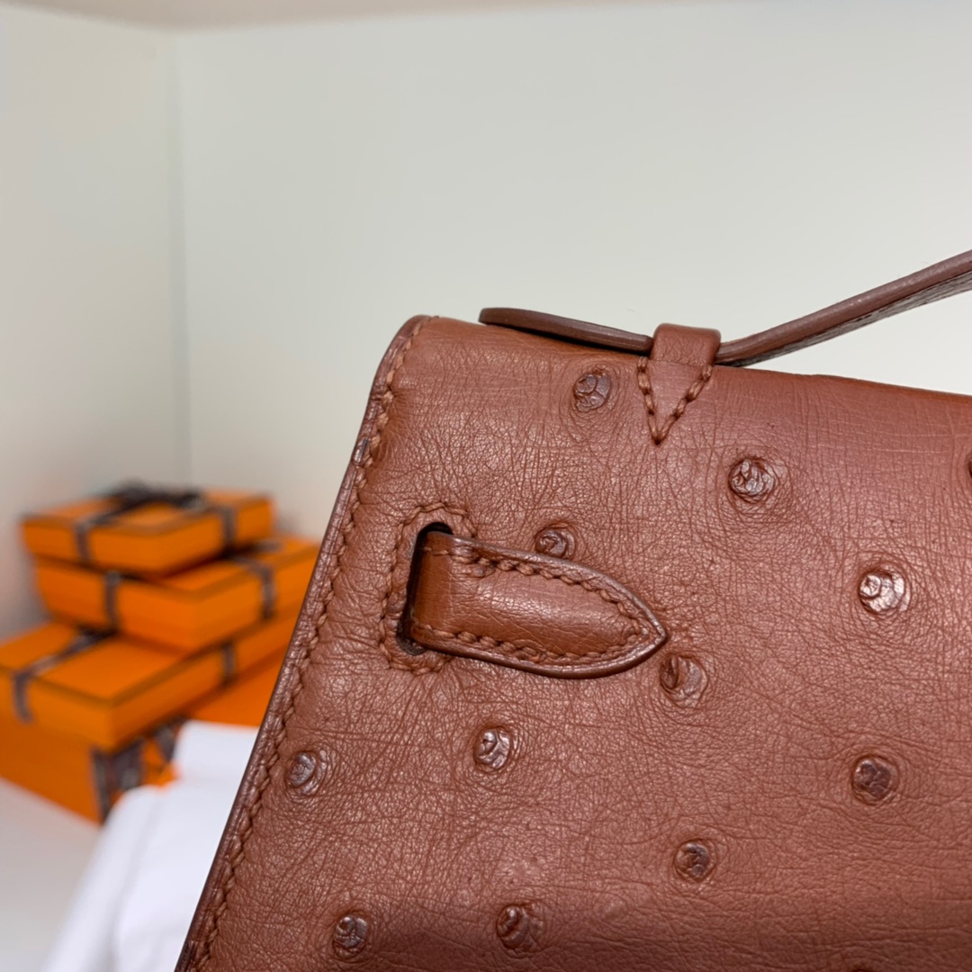 爱马仕包包官网 Hermes Minikelly22CM 进口鸵鸟皮迷你凯莉包 古铜色 金扣
