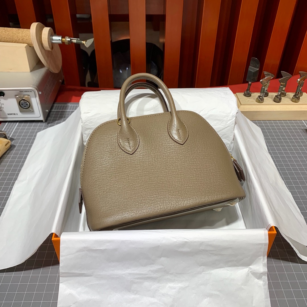 Hermes包包货源 爱马仕大象灰山羊皮迷你保龄球包Mini Bolide18CM 本色线 金扣