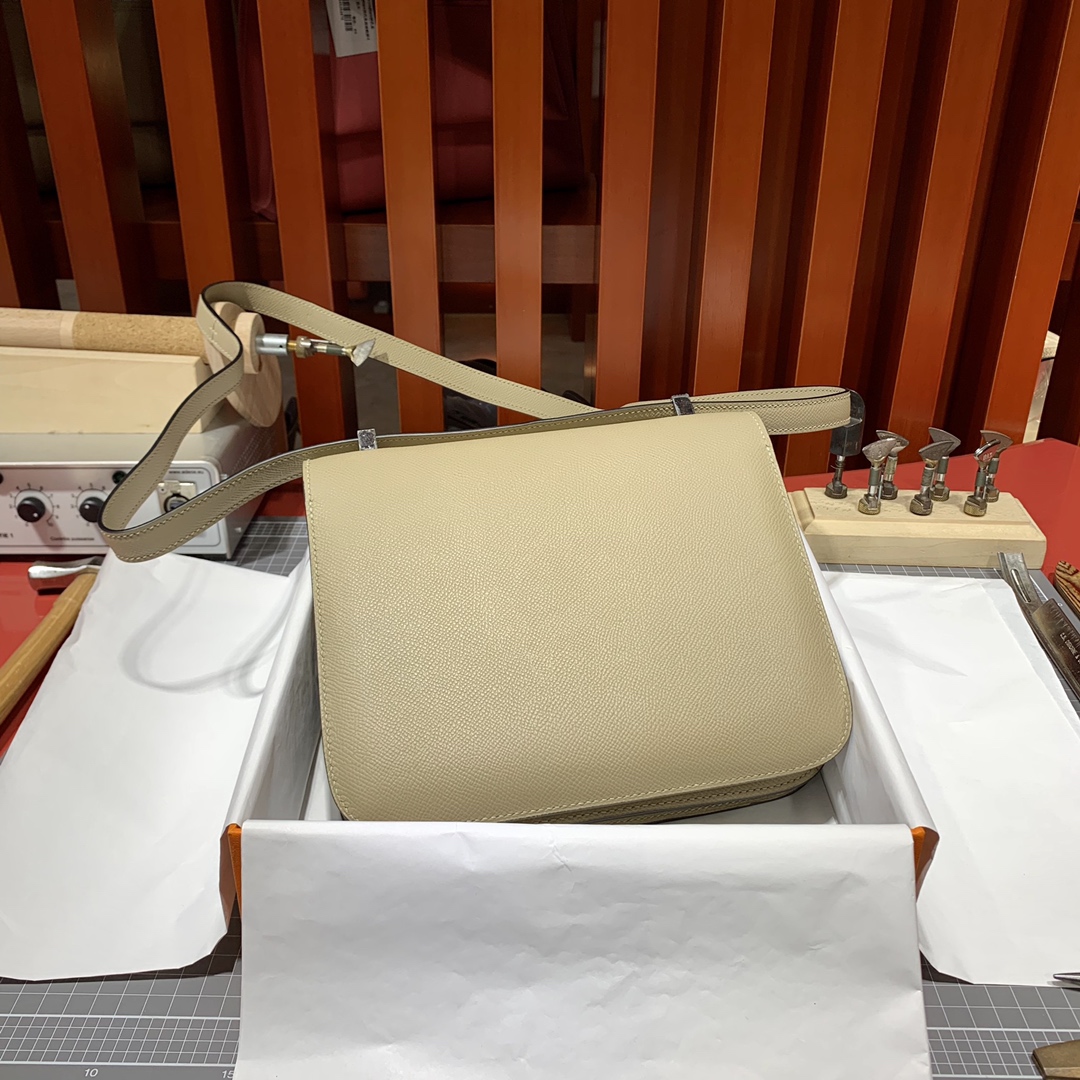 现货 爱马仕空姐包尺寸 Hermes Constance24CM 风衣灰掌纹牛皮 银扣