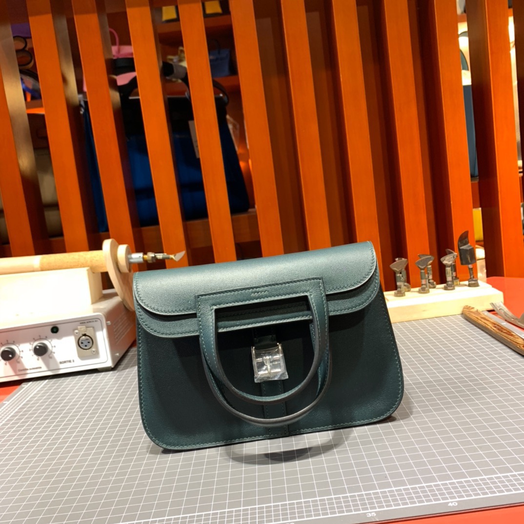 爱马仕新款女包 Hermes进口Swift牛皮mini Halzan包包 6O松柏绿 银扣