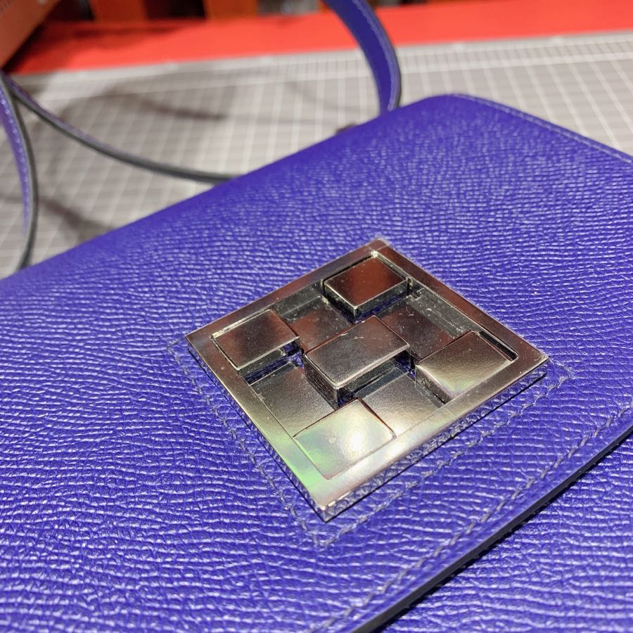Hermes包包价格 爱马仕宝石蓝手掌纹牛皮Mosaique马赛克包17cm 银扣