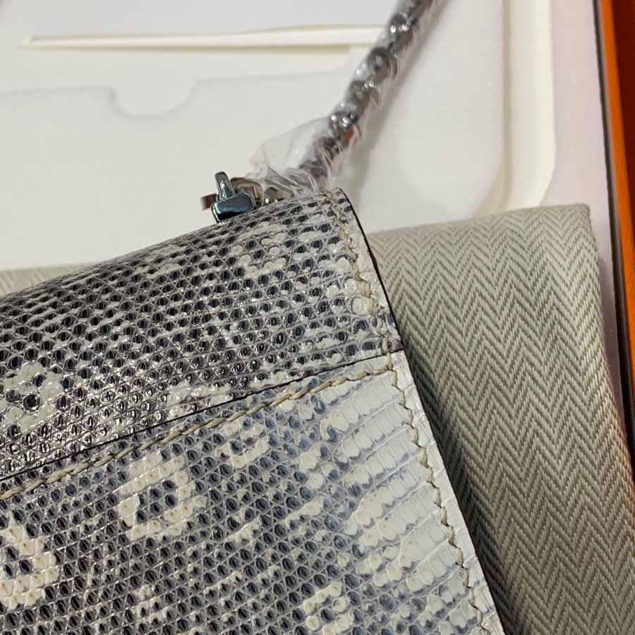 定制 爱马仕手枪包 Hermes Verrou19CM 原色顶级蜥蜴皮斜挎女包 银扣