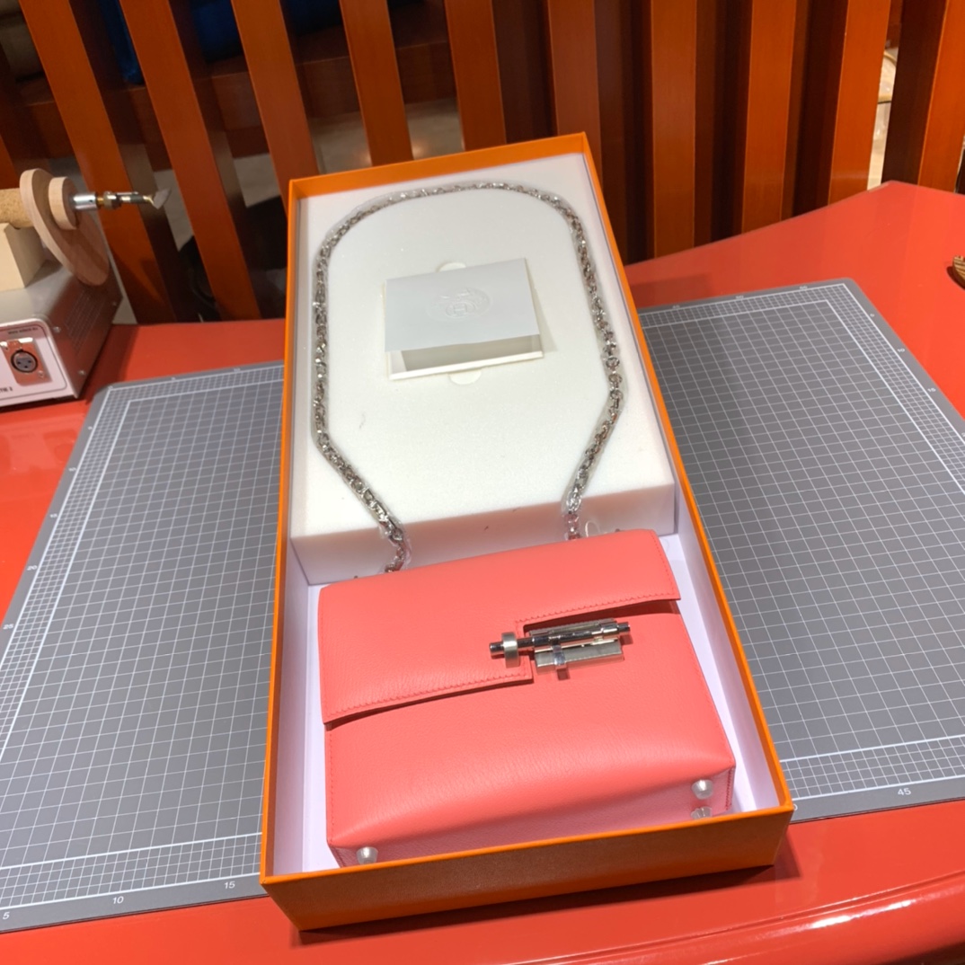 现货 爱马仕机关枪包 Hermes Verrou17CM 8W唇膏粉山羊皮 银扣