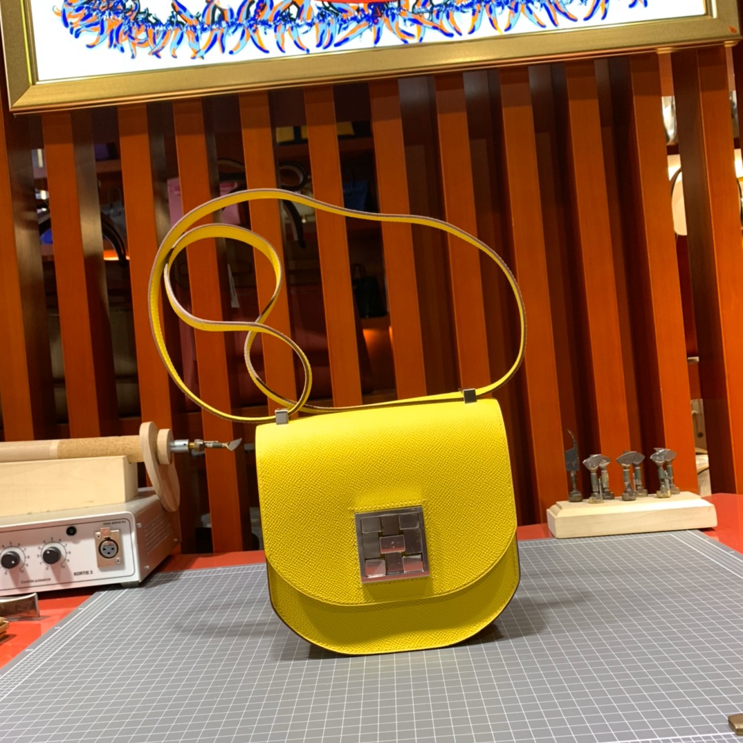 Hermes包包官网 爱马仕手掌纹牛皮马赛克包Mosaique17CM 9D琥珀黄 银扣